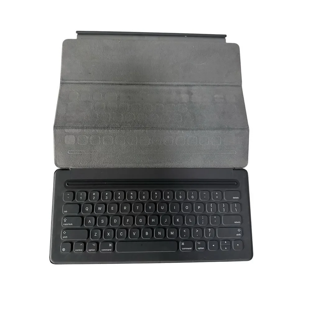 iPad Pro‎ keyboard case gray